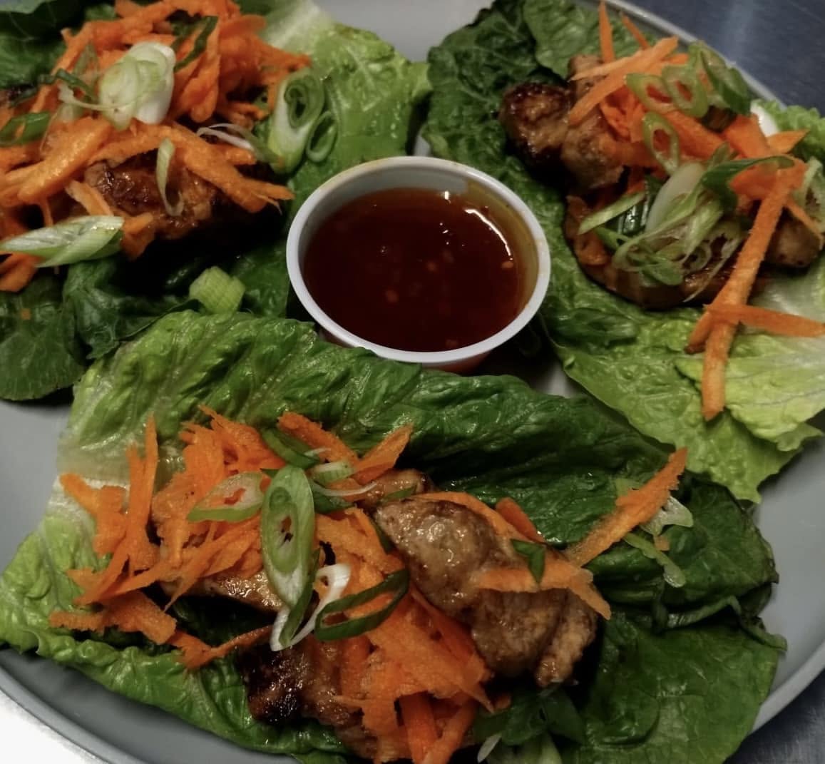 Asian lettuce wraps with carrot and scallion