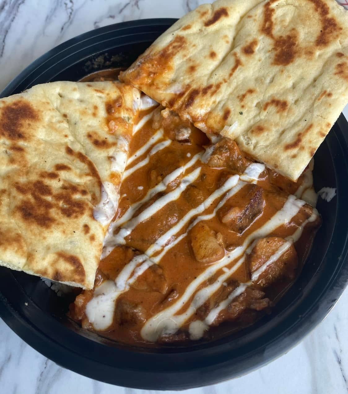 Indian butter chicken with naan